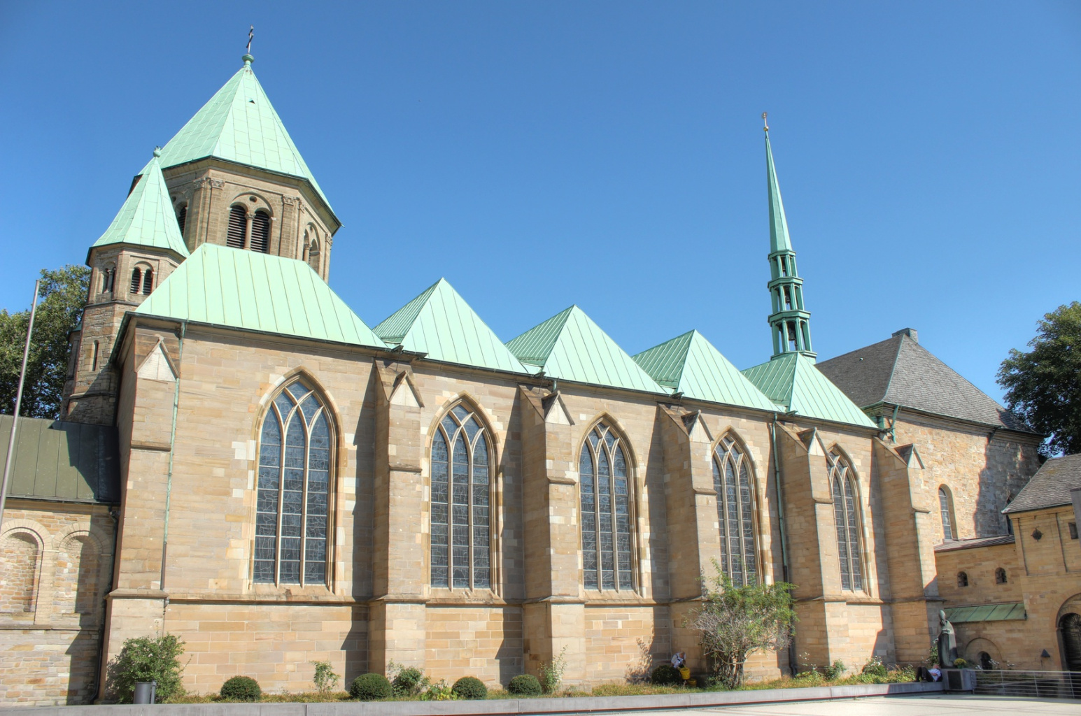 Ansicht des Essener Münsters bei Tag; Kurtz Detektei Essen